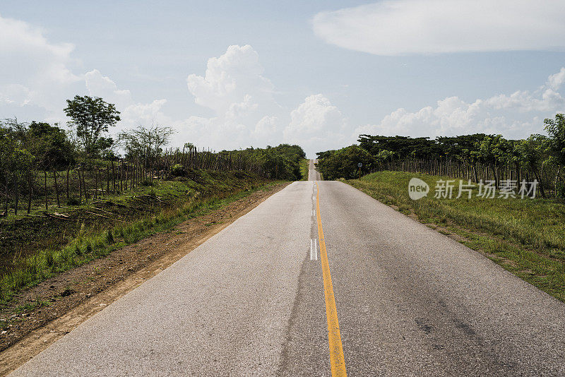 典型乡村公路，西恩富戈斯省，古巴