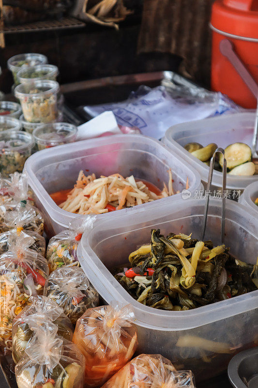 柬埔寨街头小吃碗