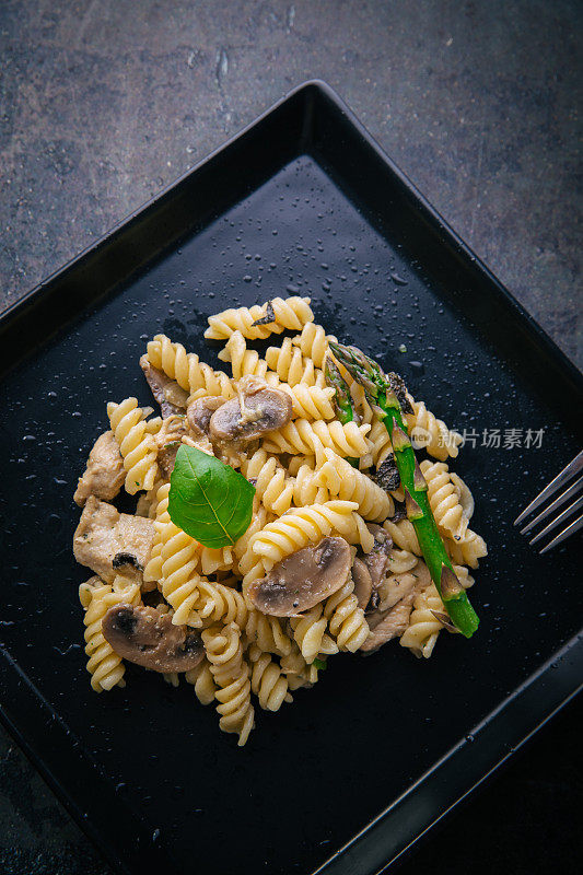 鸡肉阿尔弗雷多意大利面