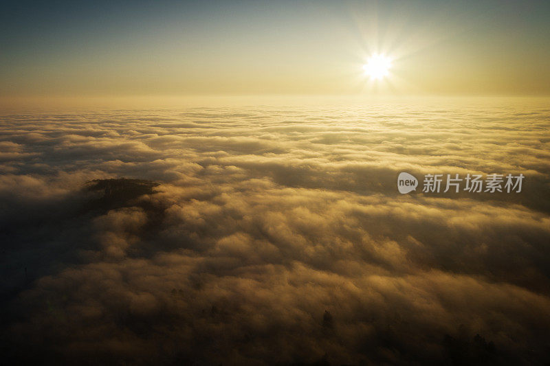 莱茵主要地区上空浓雾堆积-鸟瞰图