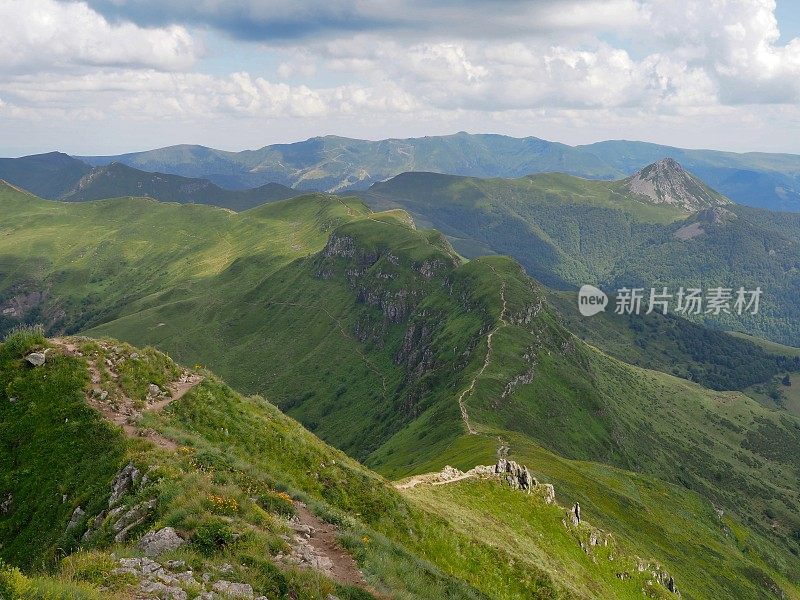 法国康塔尔山脉的火山景观