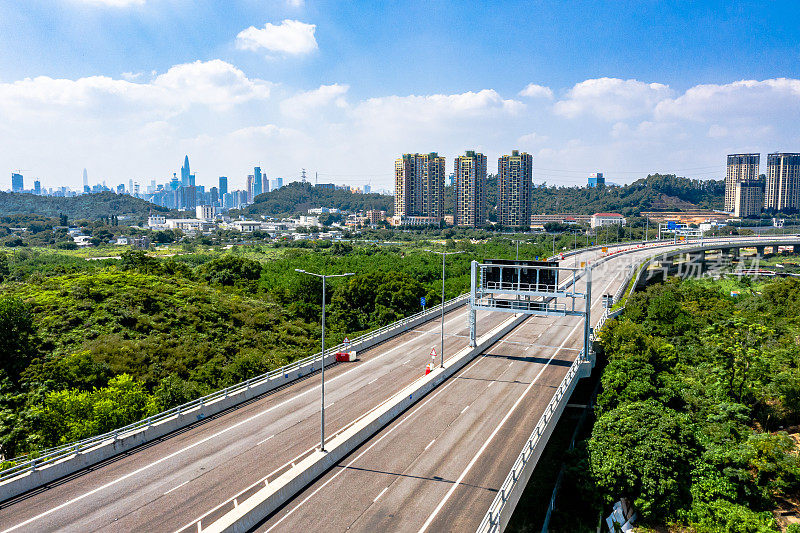 香港香园围公路的无人机照片