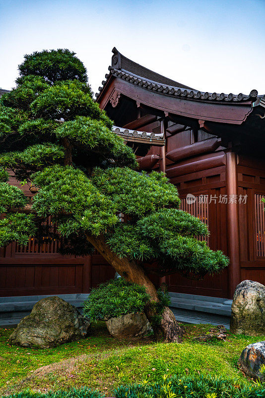 智莲庵是位于香港九龙钻石山的大型佛教寺院建筑群