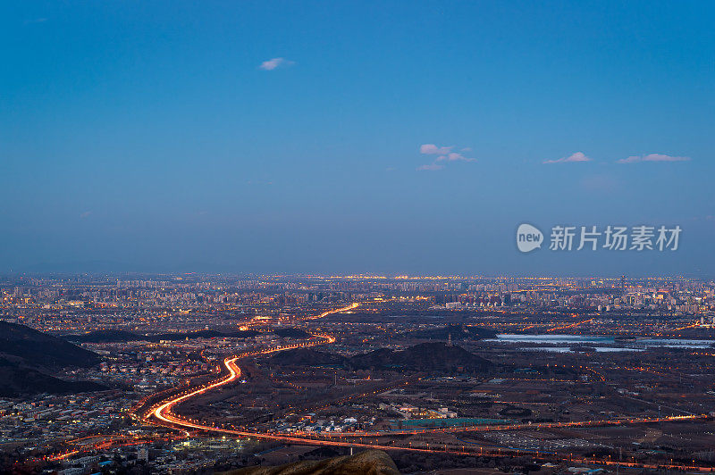 中国北京的全景，夜晚天际线