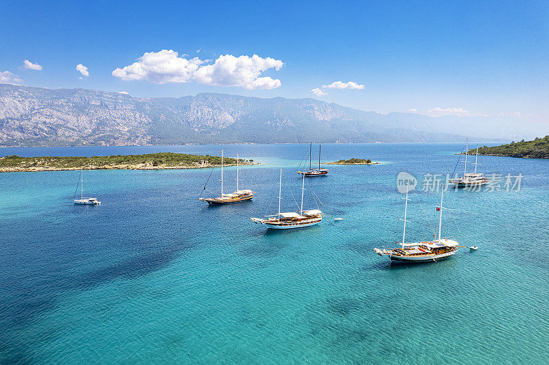 每日的乘船旅行。蓝色的航行。船之旅。瑟迪尔岛乌拉，Muğla，土耳其。