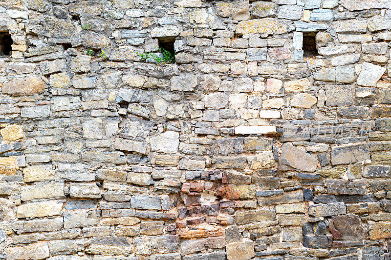 天然石材制成的古董墙。古代文化