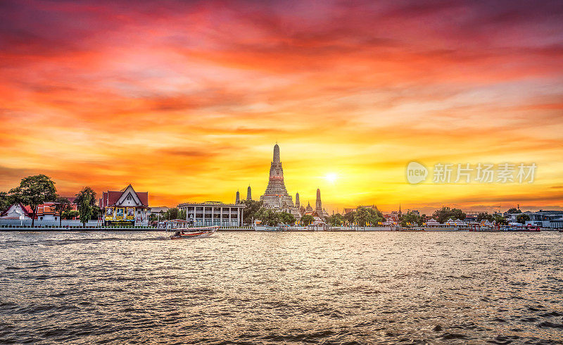 日落时分的曼谷，阿伦寺和湄南河。泰国
