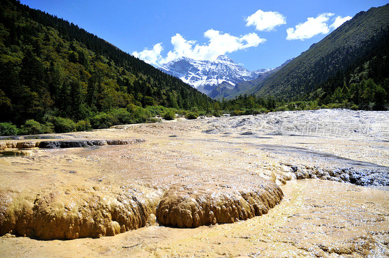 黄龙风景区的壮丽景色