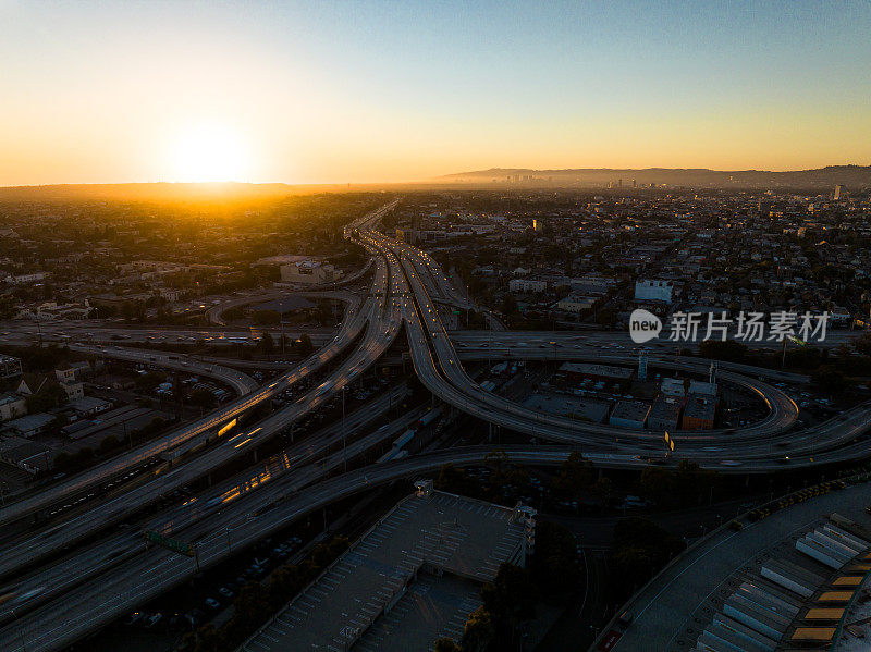 洛杉矶高速公路上的交通-航拍