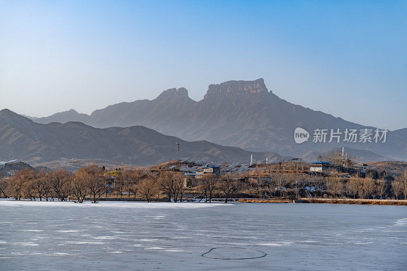中国河北省石家庄市赞皇县徐亭村平泉湖的雪景