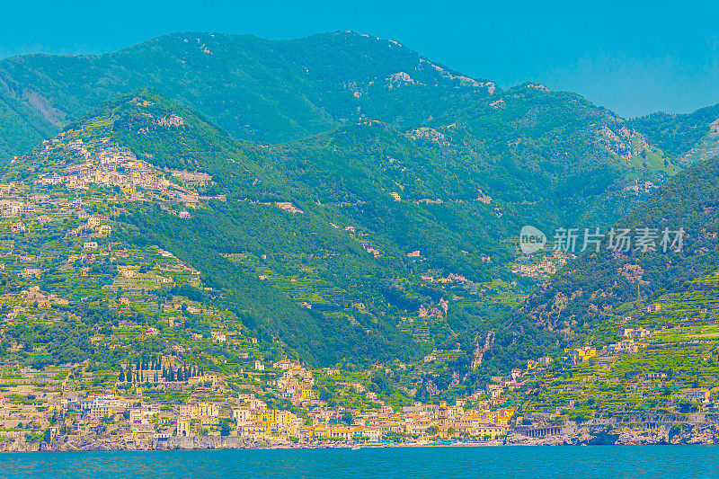 阿玛海岸。意大利。萨勒诺。美丽的风景。夏天的旅行。阳光灿烂的日子