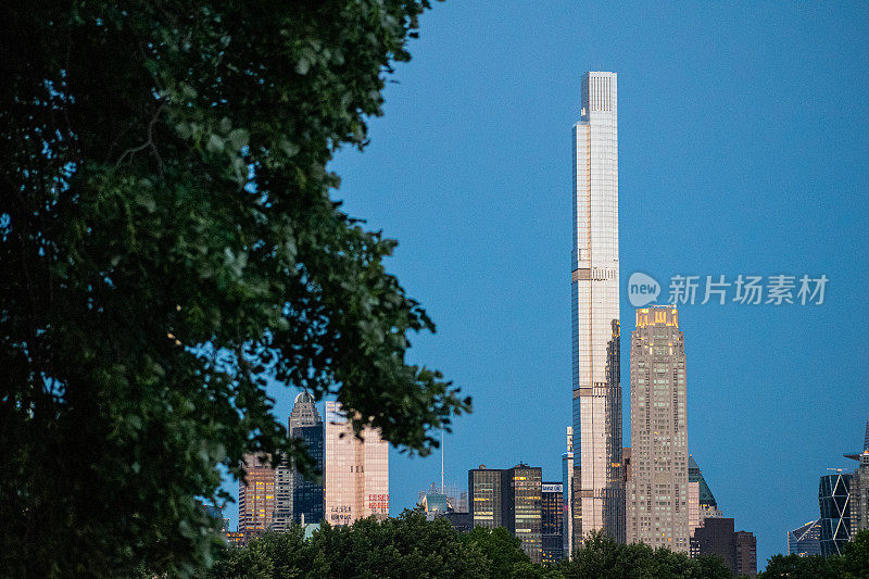 日出在纽约曼哈顿亿万富翁排超高层摩天大楼