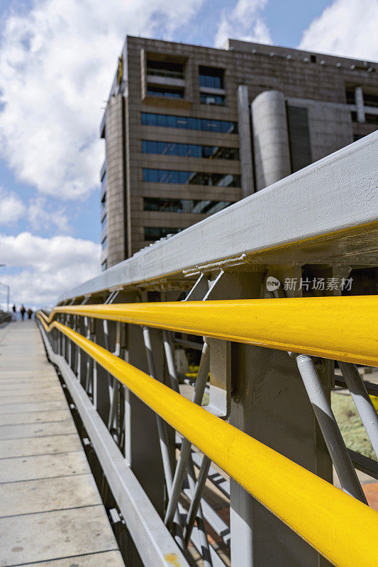 波哥大市和第26街的人行天桥(哥伦比亚)。基础设施