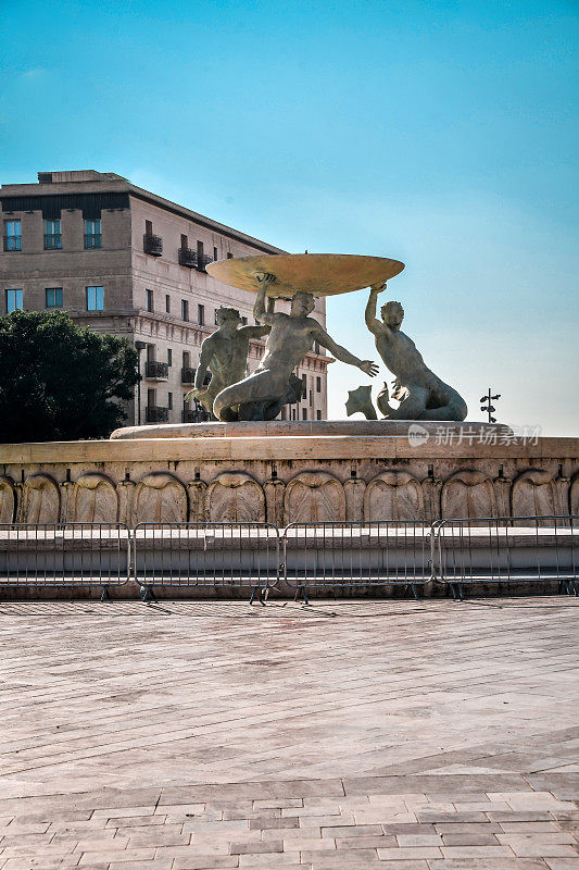 美丽的triton喷泉，位于马耳他瓦莱塔。