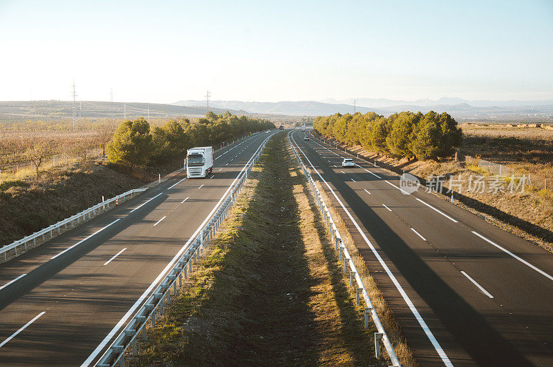 双车道公路