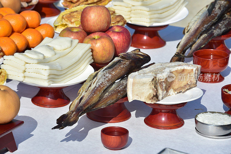 食物为朝鲜族祭祀仪式的餐桌