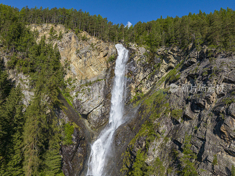 雷纳瀑布在Ötztal