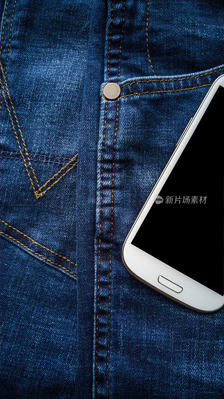 背景细节蓝色牛仔牛仔裤与口袋智能手机