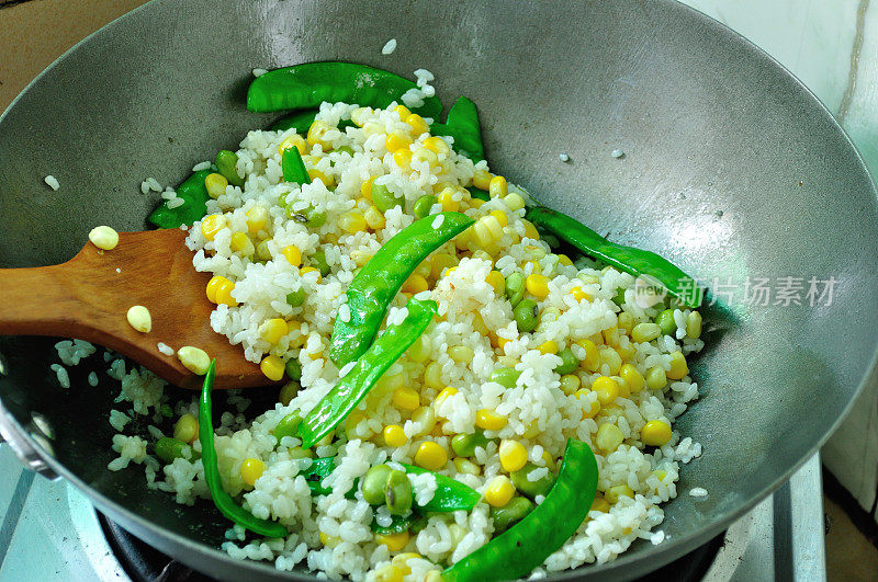 蚕豆玉米粒炒饭