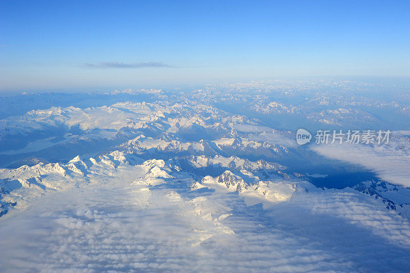 阿拉斯加山脉鸟瞰图