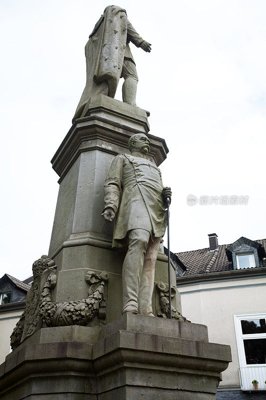 威廉一世和俾斯麦的雕像