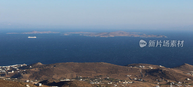 Cyclades:蒂诺斯全景与迪洛斯岛的景色