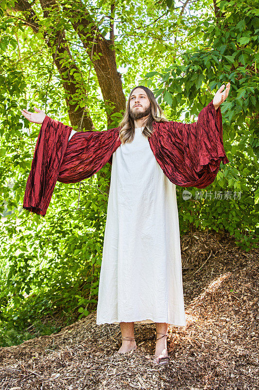 耶稣在长袍