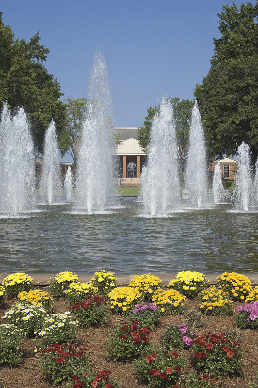 弗曼学院的花坛和喷泉