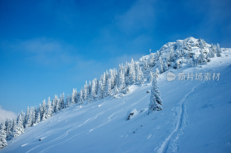 滑雪游览山