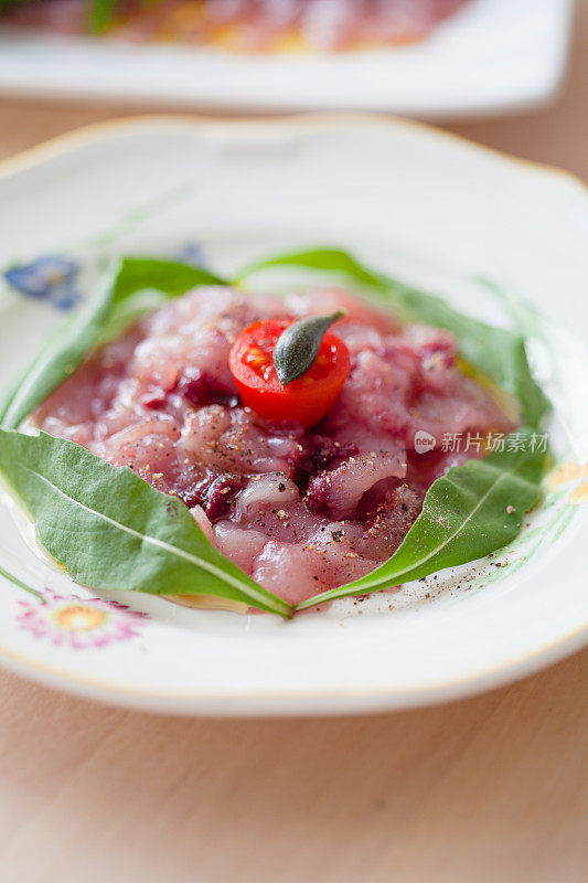 金枪鱼生牛肉片