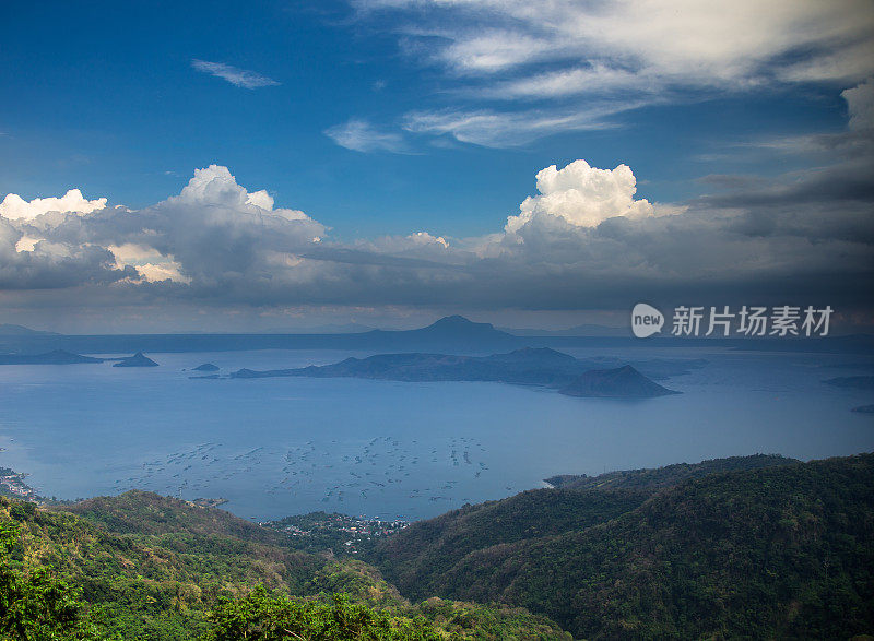 塔阿尔湖景观