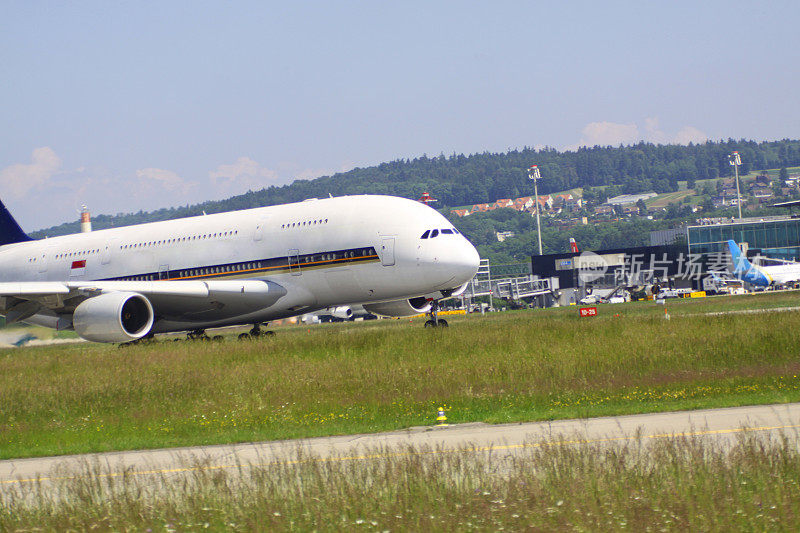 空客a380在苏黎世机场