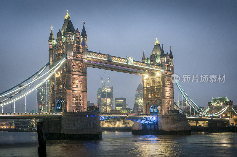 英国伦敦塔桥夜景