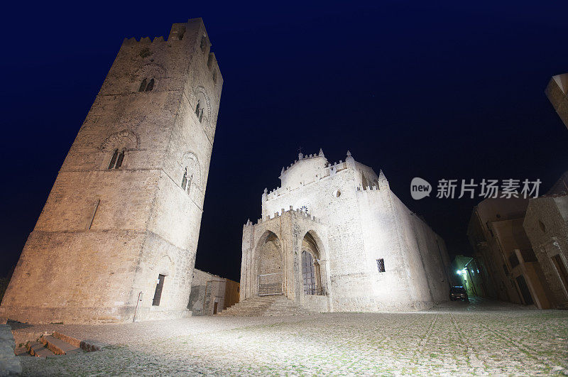 西西里岛的艾松塔大教堂，夜景