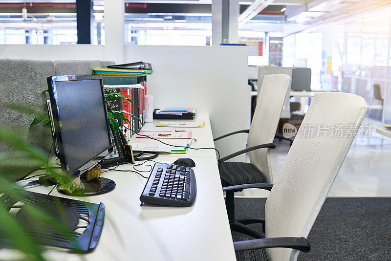 有序的办公桌是成功的关键