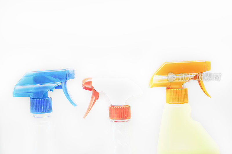 清洁产品在多色喷雾瓶。
