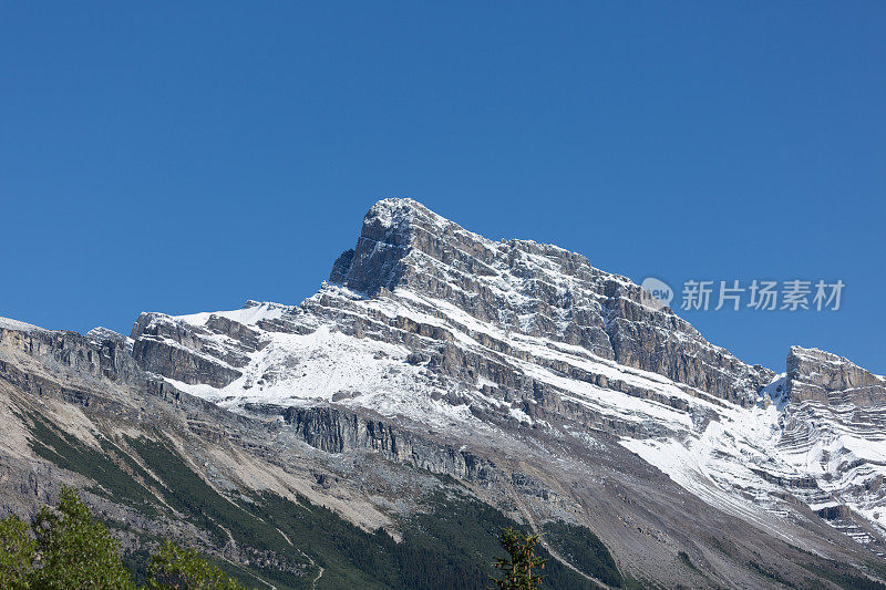 加拿大落基山脉的山顶景色