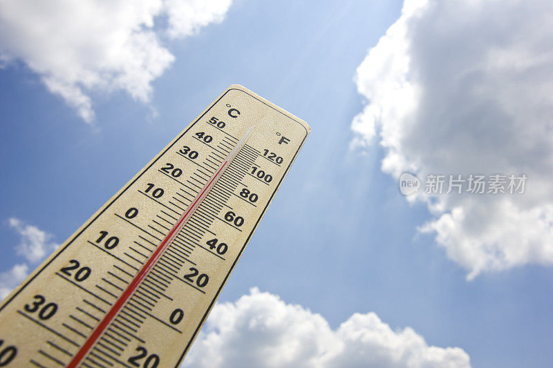 水银温度计显示夏季的高温