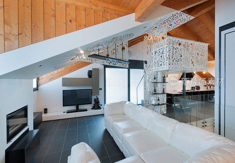 现代设计的客厅，白色真皮沙发，夜光木阁楼