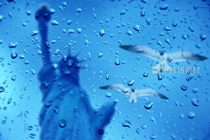 自由女神像和雨滴