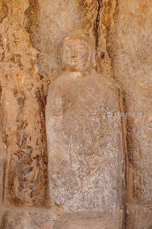 龙门石窟(龙门石窟)或龙门石窟。联合国教科文组织世界遗产，有成千上万的佛像和他的弟子
