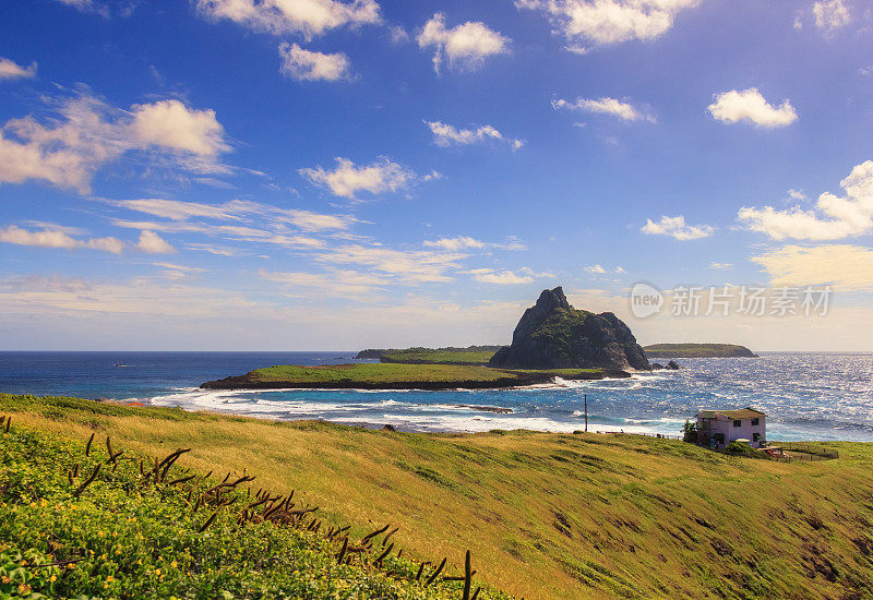 费尔南多·迪诺罗尼亚拥有大海、高山和天空，令人惊叹的风景。