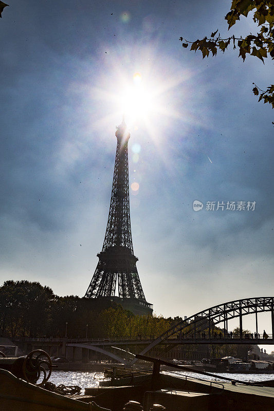 巴黎的埃菲尔铁塔和塞纳河