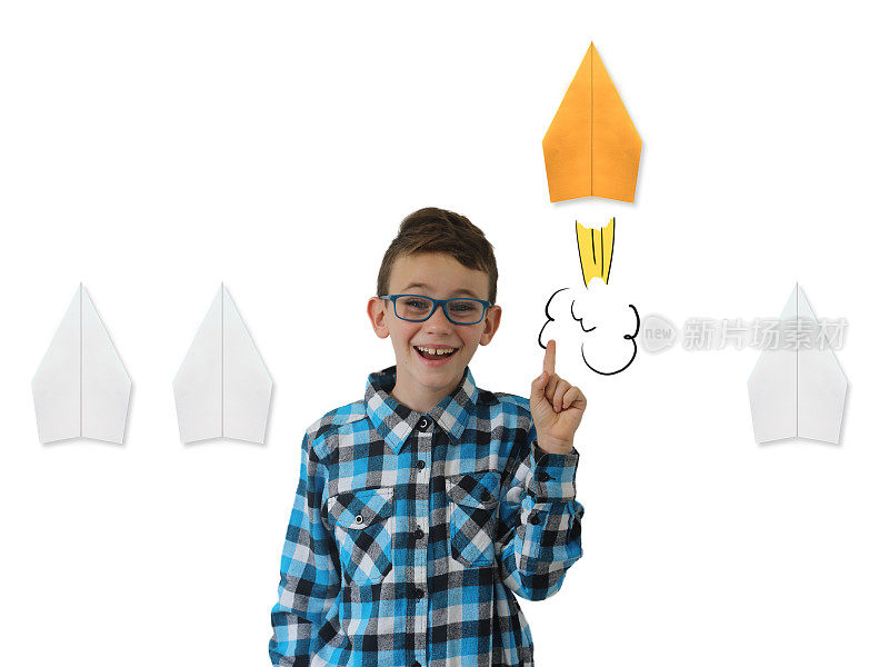 商业竞赛优胜者小男孩孩子纸飞机火箭创意聪明的想法创新