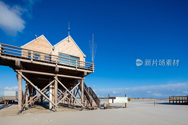 德国圣彼得-奥尔丁海滩，有桩基住宅