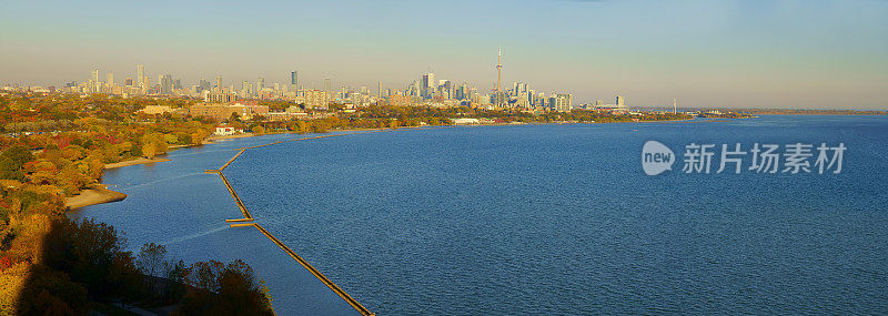 多伦多市中心的高楼照亮了加拿大的日落全景