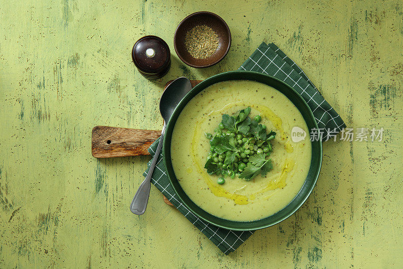 素食奶油绿豌豆汤