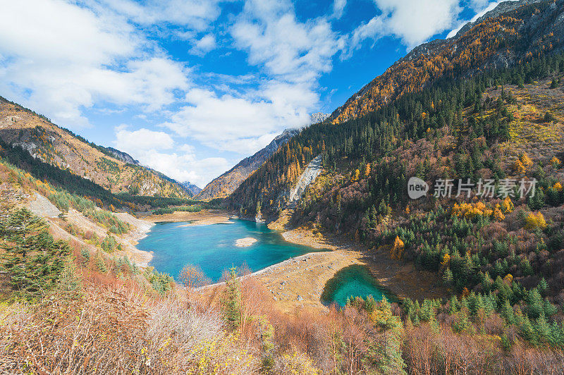 九寨沟是位于中国四川省北部的自然保护区和国家公园。