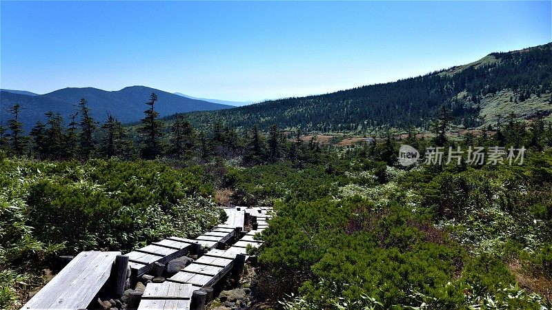 横跨日本福岛和山形的西津山(西津山)