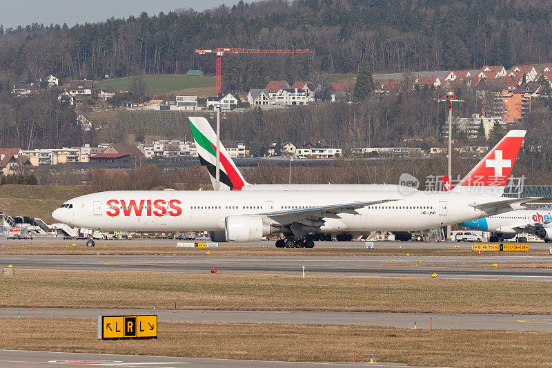 瑞士波音777-300ER飞机在瑞士苏黎世滑行